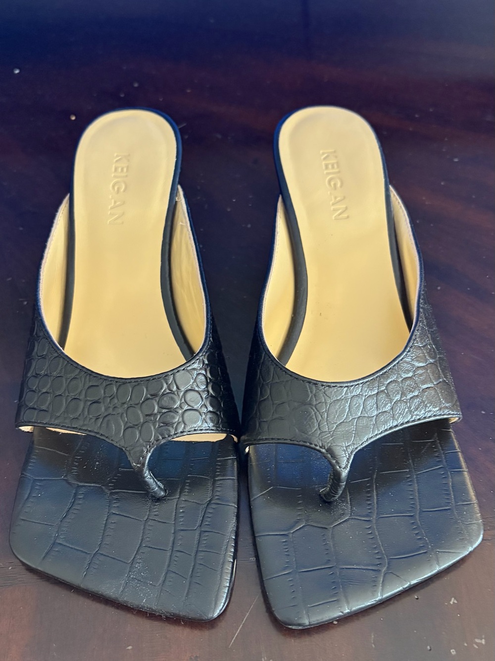 Keigen Black Croc-Embossed Leather Thong Slide squared toe